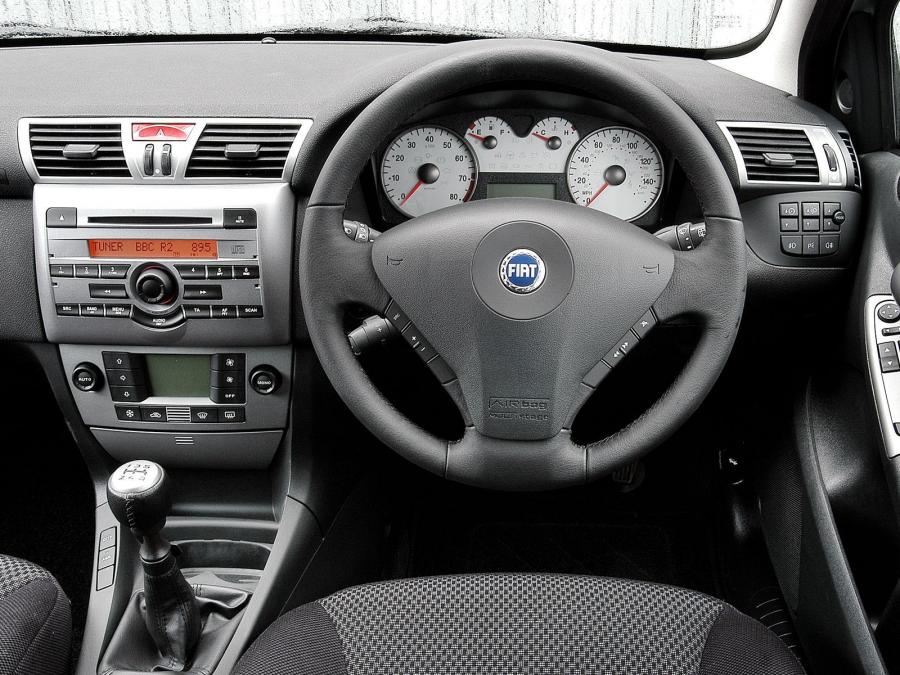  Fiat Stilo Abarth 3-Door 2001 года  (UK) (фото 7 из 12)